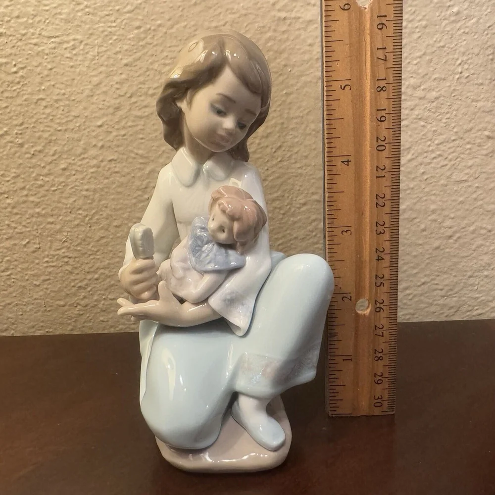 Lladro Figurine 5990 Thoughtful Caress Mint Condition No Box
